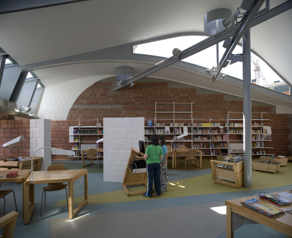 Palafolls public library - Public space