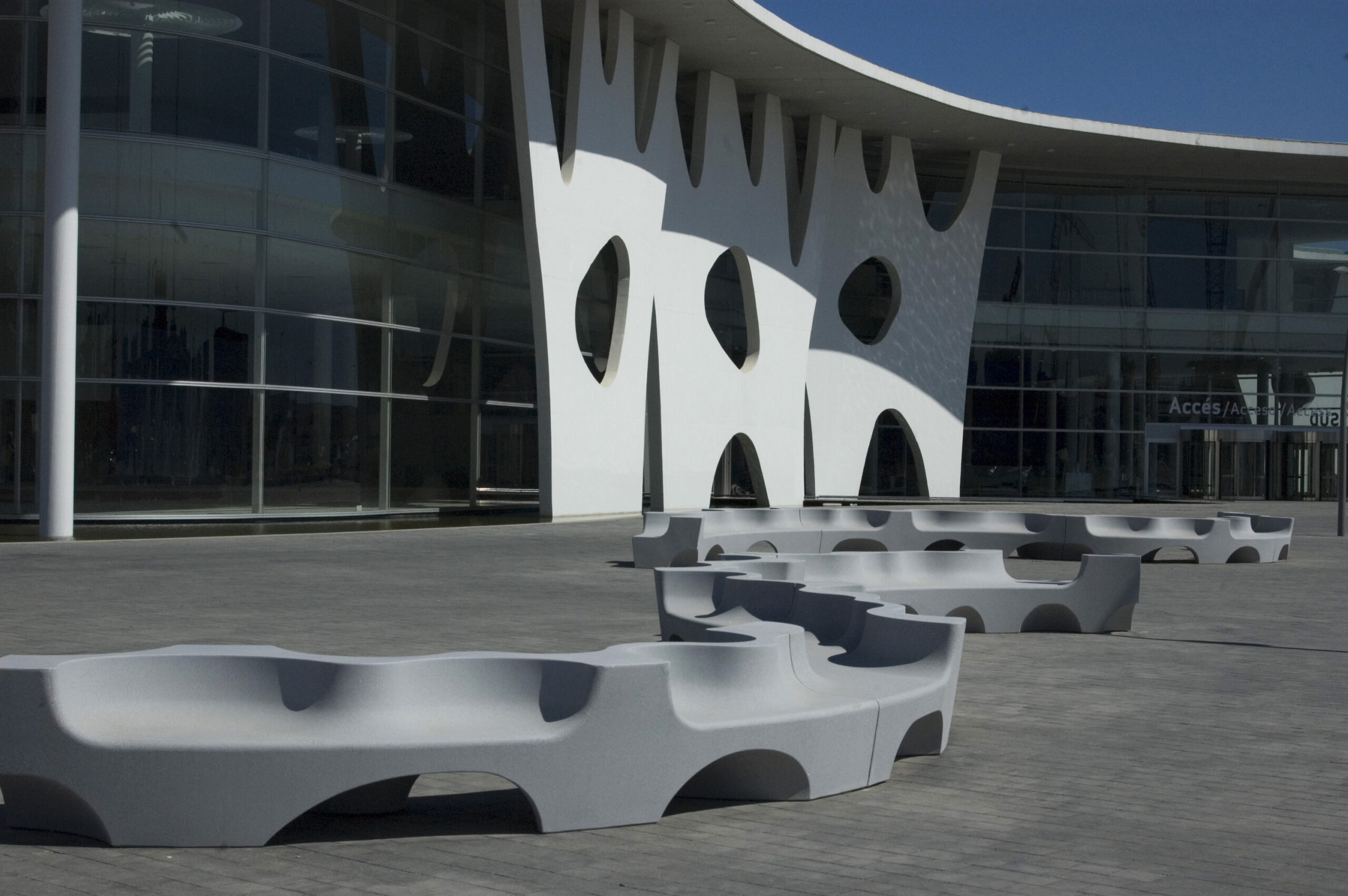 Cast stone bench design - Escofet - GiulianoFukuda